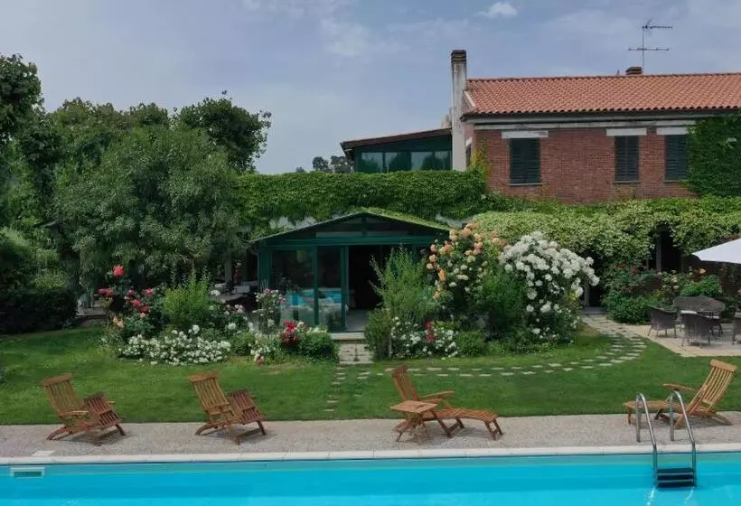 Aamiaismajoitus (B&B) Villa Mirella Beach