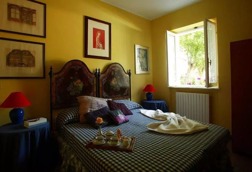 Aamiaismajoitus (B&B) Villa Mirella Beach