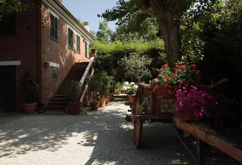 Aamiaismajoitus (B&B) Villa Mirella Beach