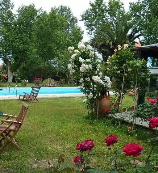 Aamiaismajoitus (B&B) Villa Mirella Beach