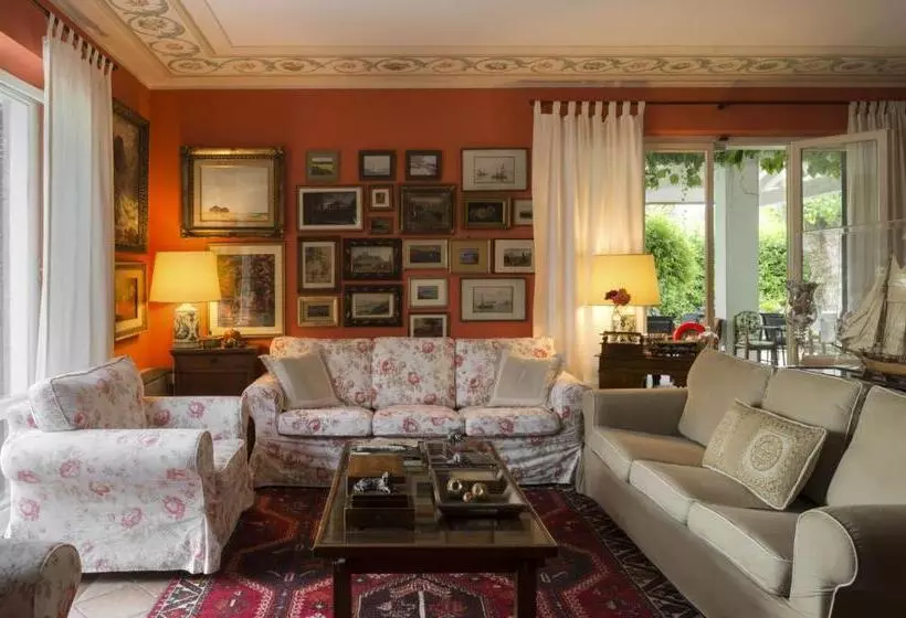 Aamiaismajoitus (B&B) Villa Mirella Beach