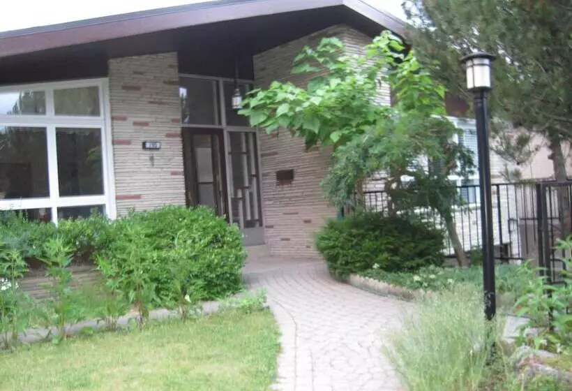 Hotelli Elevate Rooms Parkside Retreat B&b