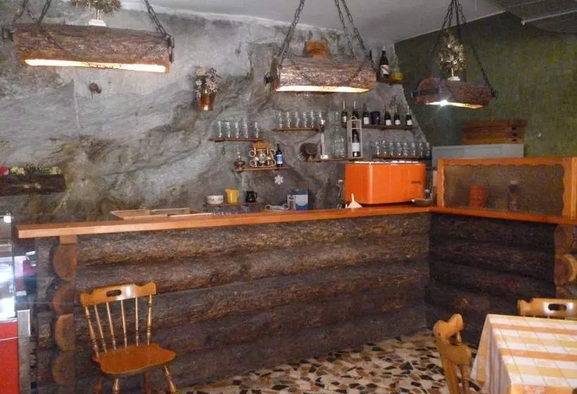 Hotelli Fior Di Roccia