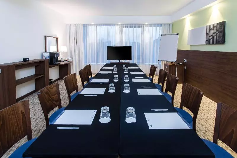 Hotelli Hampton By Hilton Gdansk Oliwa