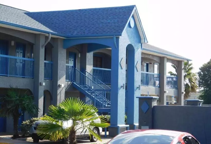 هتل Regency Inn & Suites Beaumont