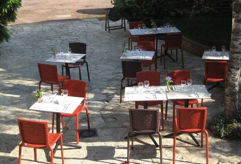 Logis Hotel Restaurant Le Cheval Blanc