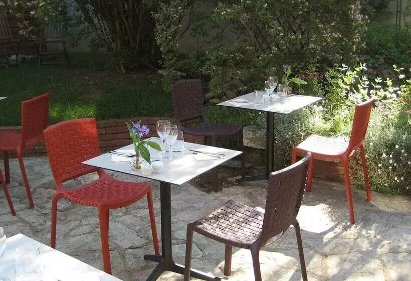 Logis Hotel Restaurant Le Cheval Blanc