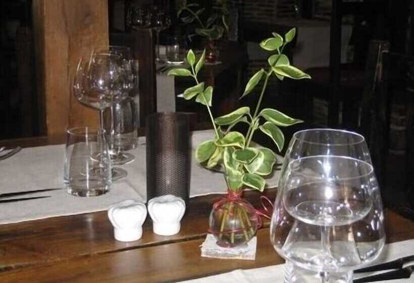 Logis Hotel Restaurant Le Cheval Blanc