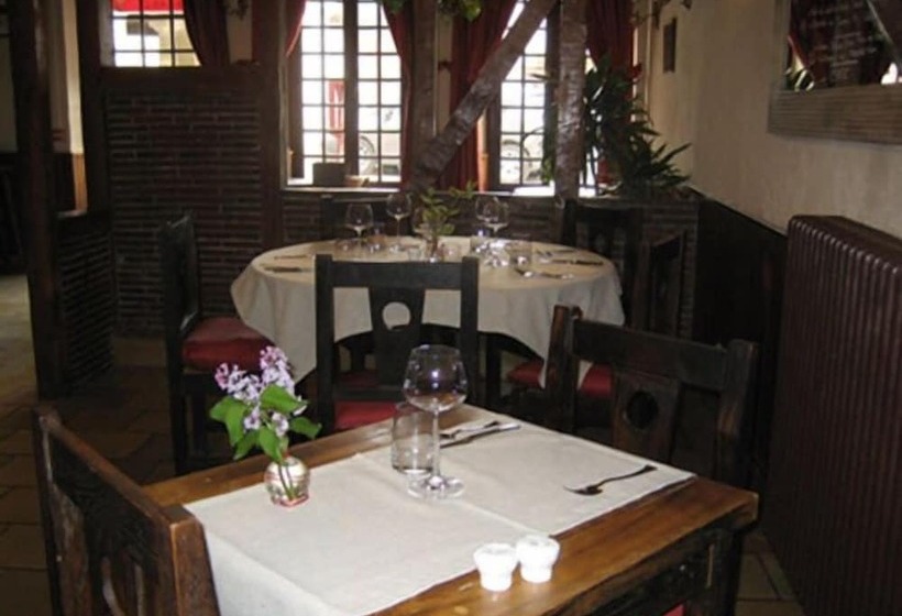Logis Hotel Restaurant Le Cheval Blanc