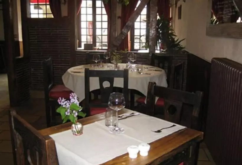 Logis Hotel Restaurant Le Cheval Blanc
