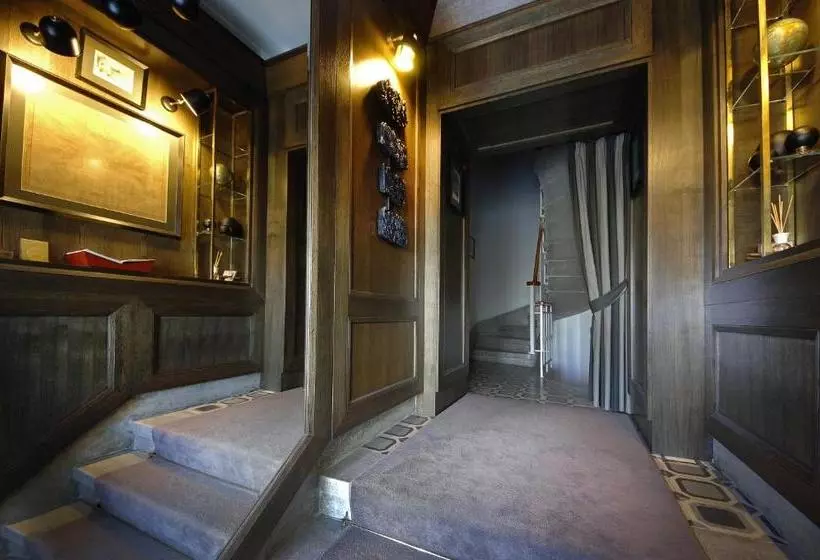 هتل Urban Suites