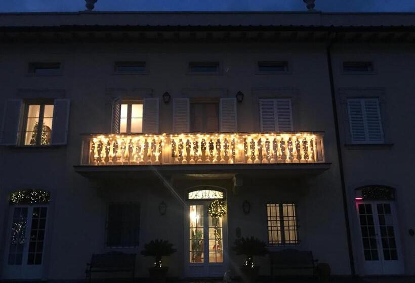 هتل Villa Del Papa