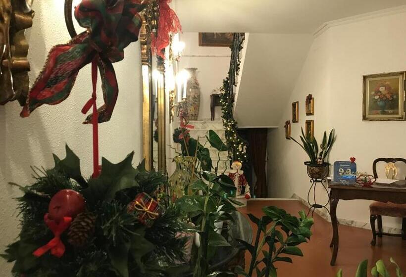 هتل Villa Del Papa