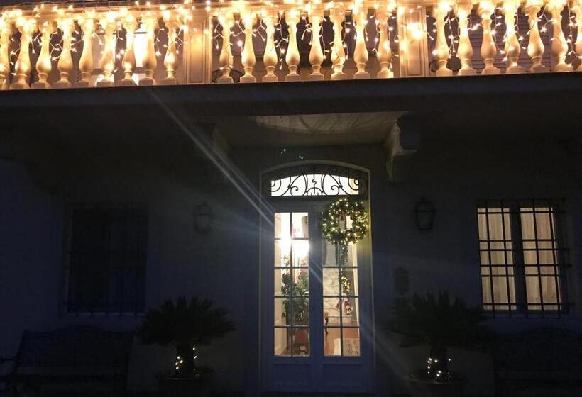 هتل Villa Del Papa