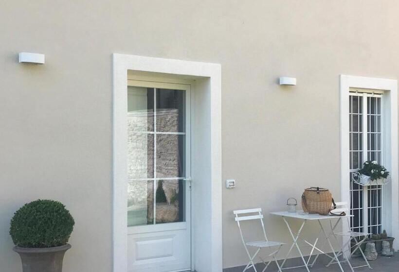 هتل Villa Del Papa