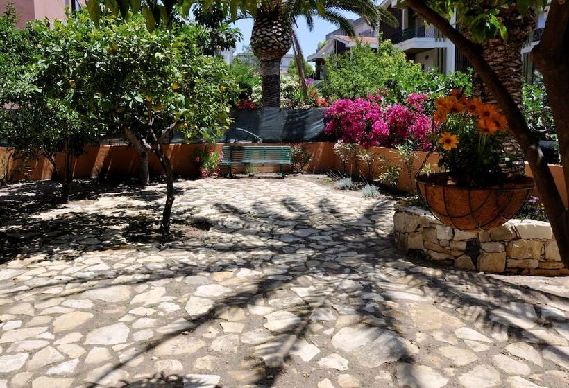 פנסיון Marcella House