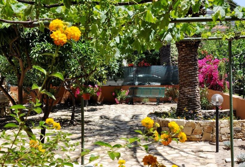 פנסיון Marcella House