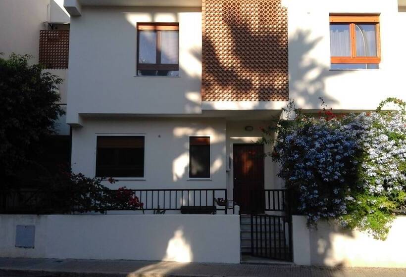 פנסיון Marcella House