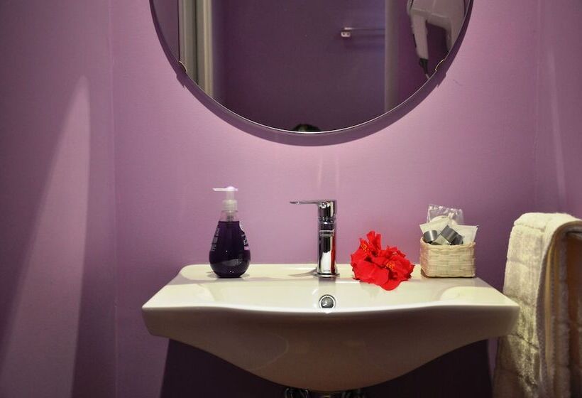 פנסיון Marcella House