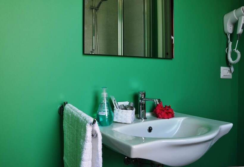 פנסיון Marcella House