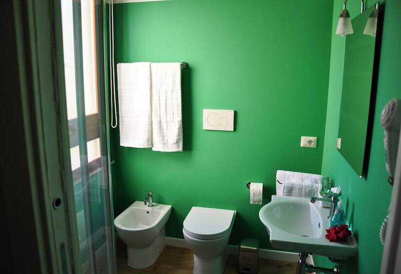 פנסיון Marcella House