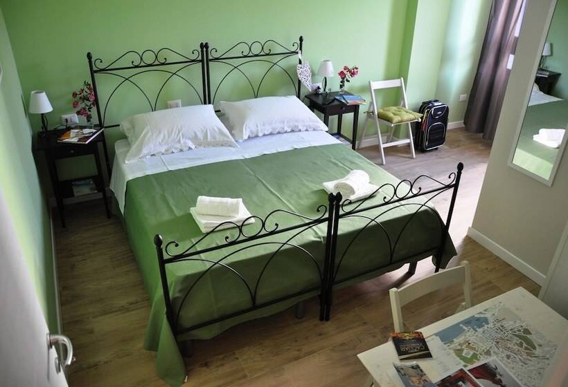 פנסיון Marcella House