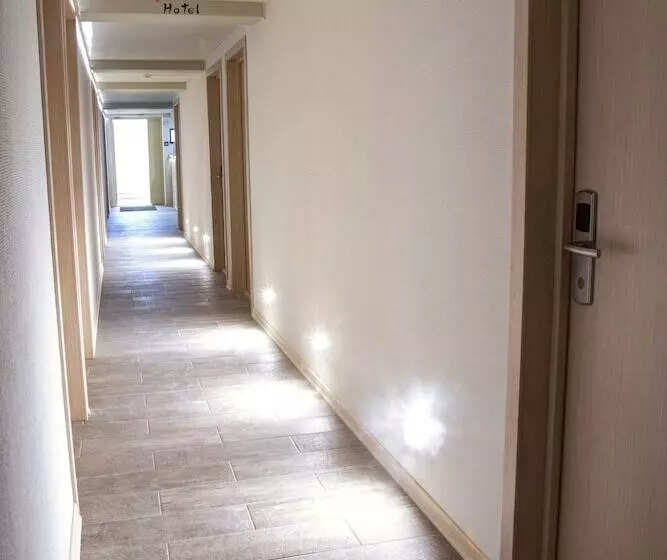 Stony Island Hotel At Blagodatnaya
