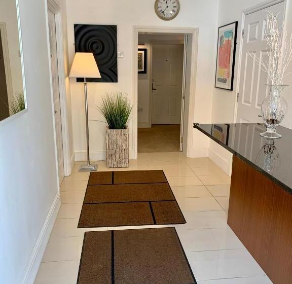 تختخواب و صبحانه Ferndale Mews