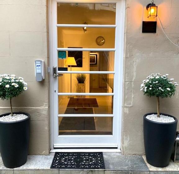 تختخواب و صبحانه Ferndale Mews