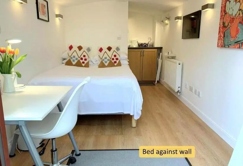 Aamiaismajoitus (B&B) Ferndale Mews