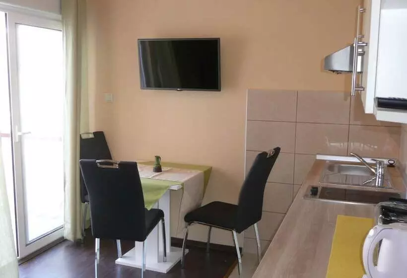 تختخواب و صبحانه Guesthouse Mira