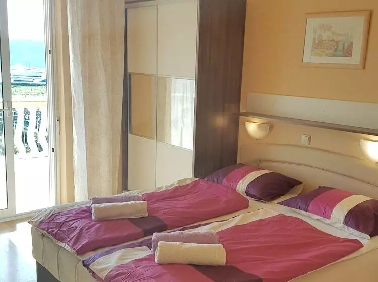 تختخواب و صبحانه Guesthouse Mira