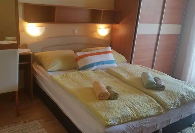 تختخواب و صبحانه Guesthouse Mira