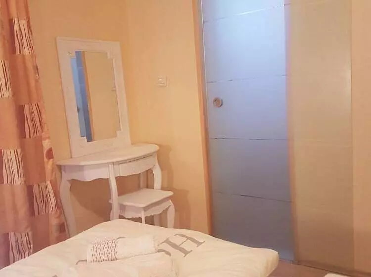 تختخواب و صبحانه Guesthouse Mira