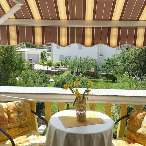 تختخواب و صبحانه Guesthouse Mira