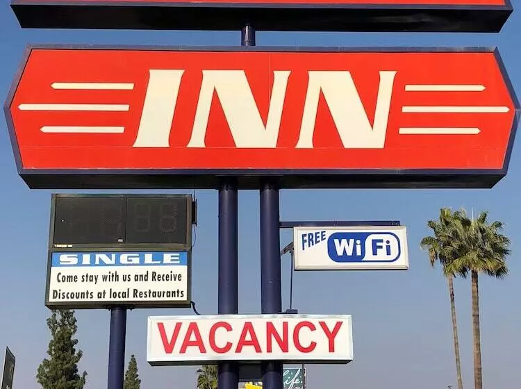 ホテル Economy Inn Fresno