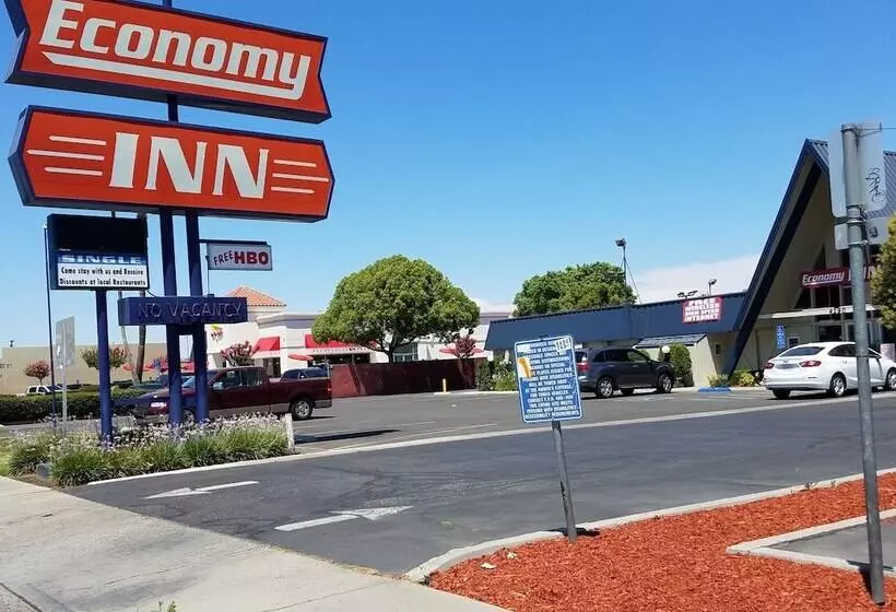ホテル Economy Inn Fresno