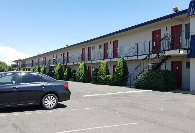ホテル Economy Inn Fresno