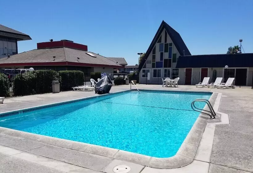 ホテル Economy Inn Fresno