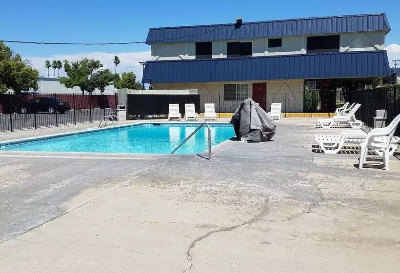 ホテル Economy Inn Fresno