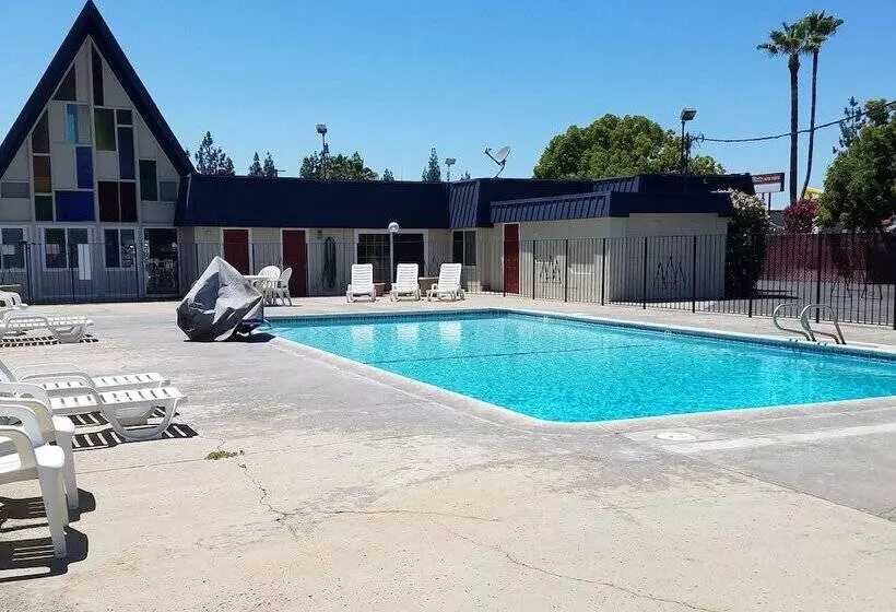 ホテル Economy Inn Fresno
