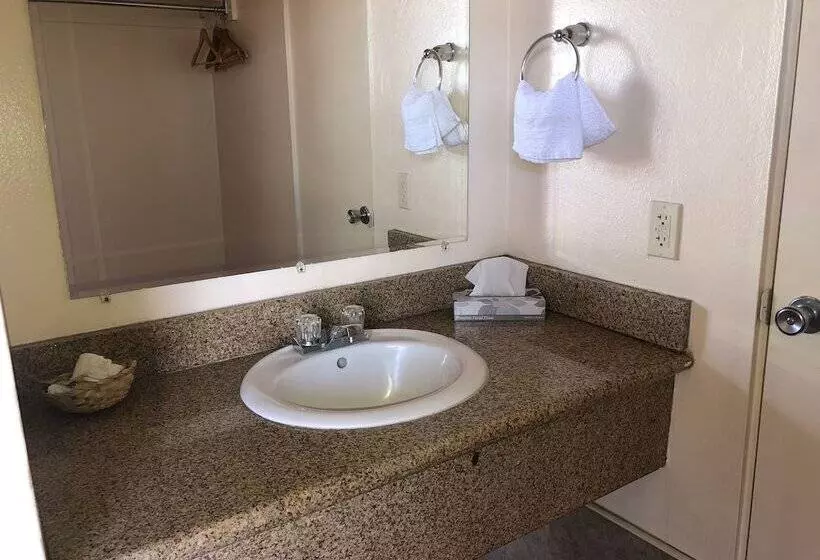 ホテル Economy Inn Fresno