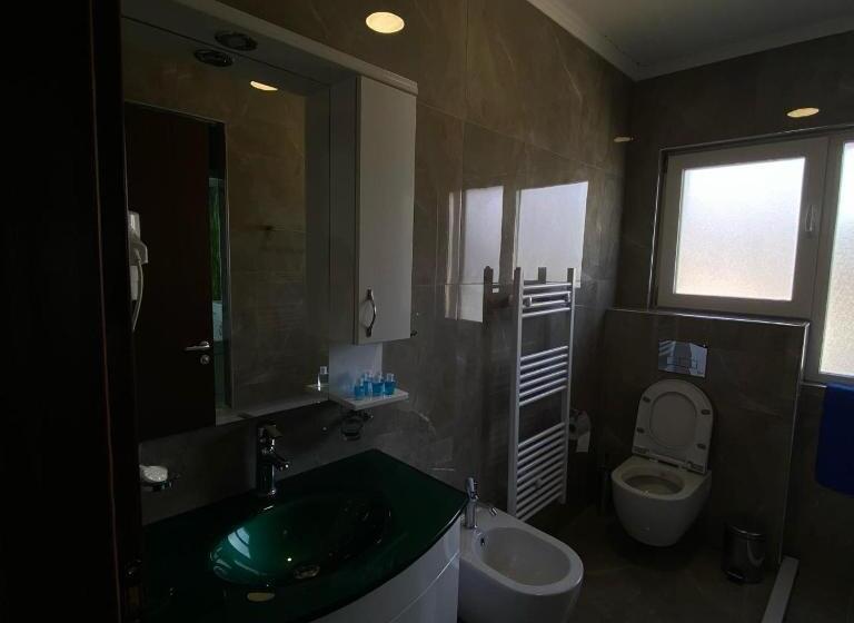 Отель Pogradeci 2