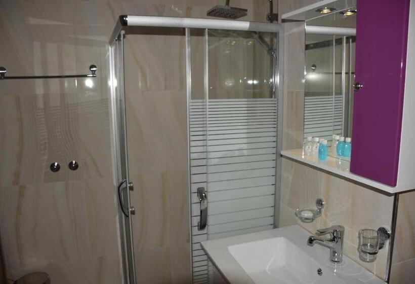 Отель Pogradeci 2