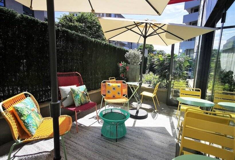 בית מלון כפרי Residhome Asnieres Park