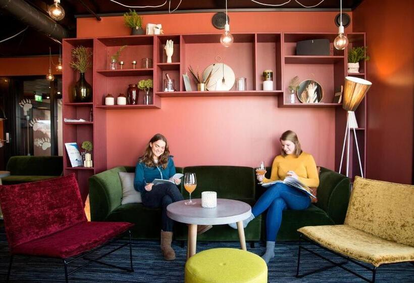 Svalbard Hotell | The Vault