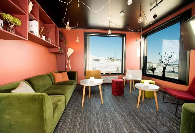 Svalbard Hotell | The Vault