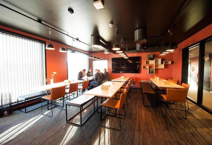 Svalbard Hotell | The Vault