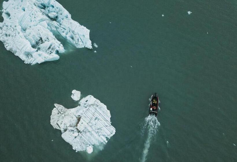 Svalbard Hotell | The Vault