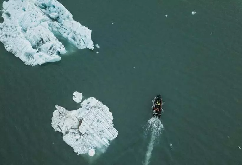 Svalbard Hotell | The Vault